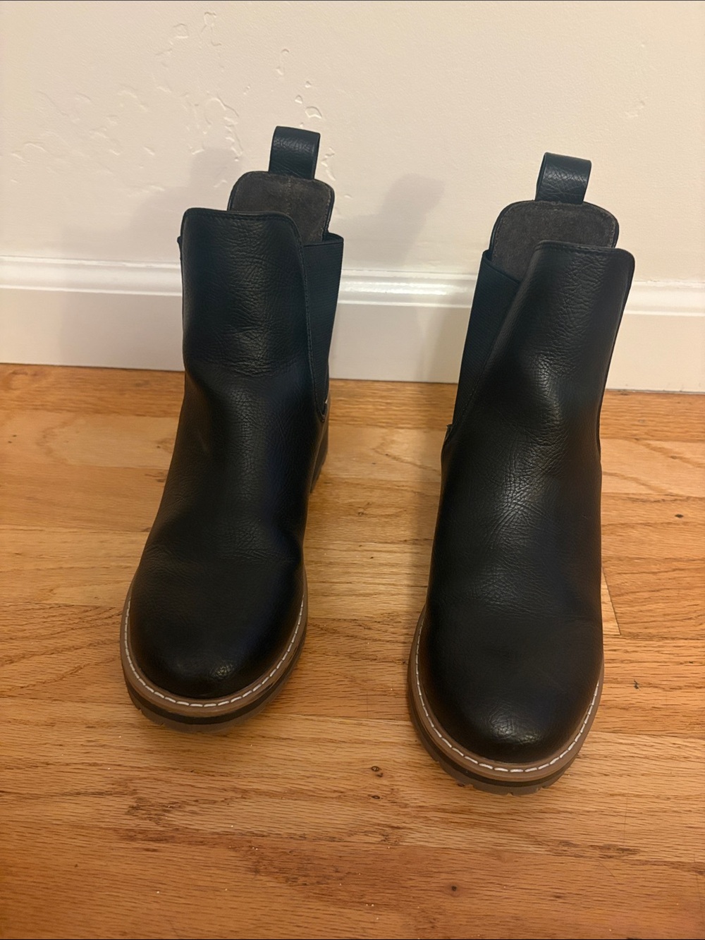 Kensie Black Chelsea Ankle Boots with Tan Trim